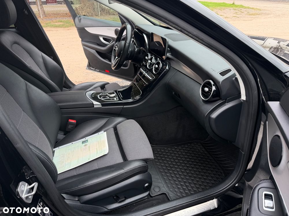 Mercedes-Benz Klasa C 220 d 4Matic 9G-TRONIC Avantgarde - 30