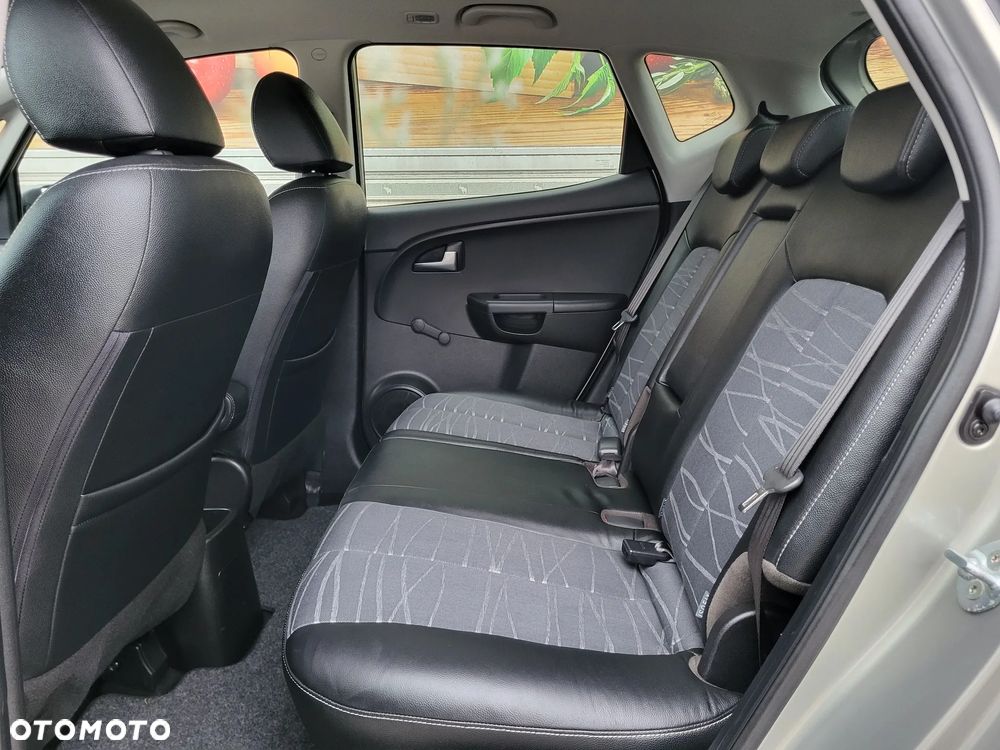 Kia Venga 1.4 CVVT Business Line - 24