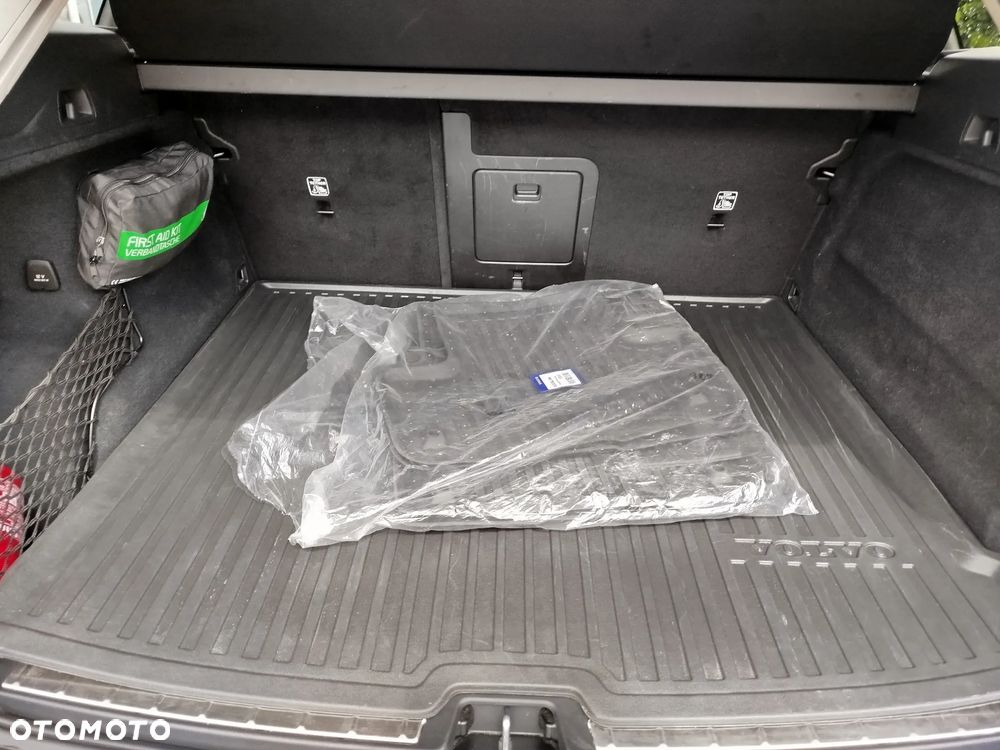 Volvo XC 60 B4 D AWD Plus Dark - 22