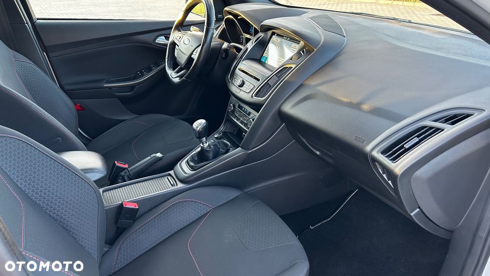 Ford Focus 1.5 EcoBoost ST-Line - 11