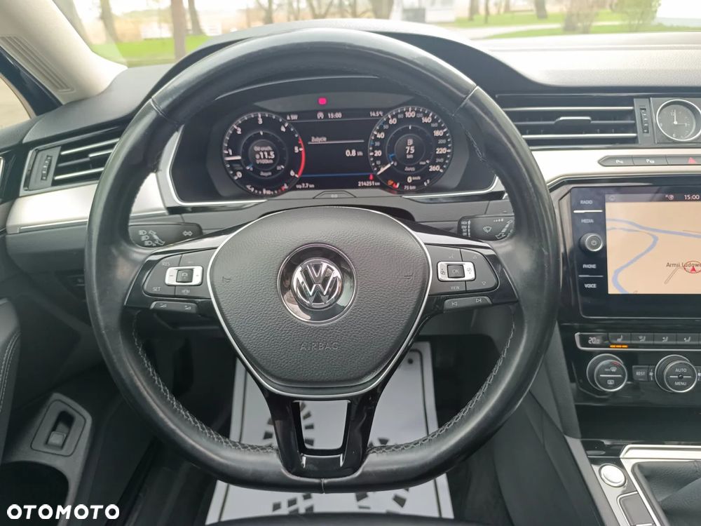 Volkswagen Passat 2.0 TDI (BlueMotion Technology) Highline - 28