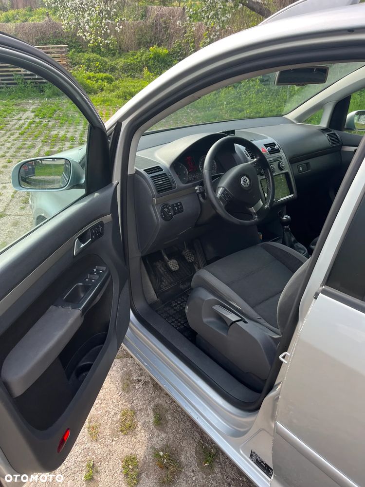 Volkswagen Touran - 8