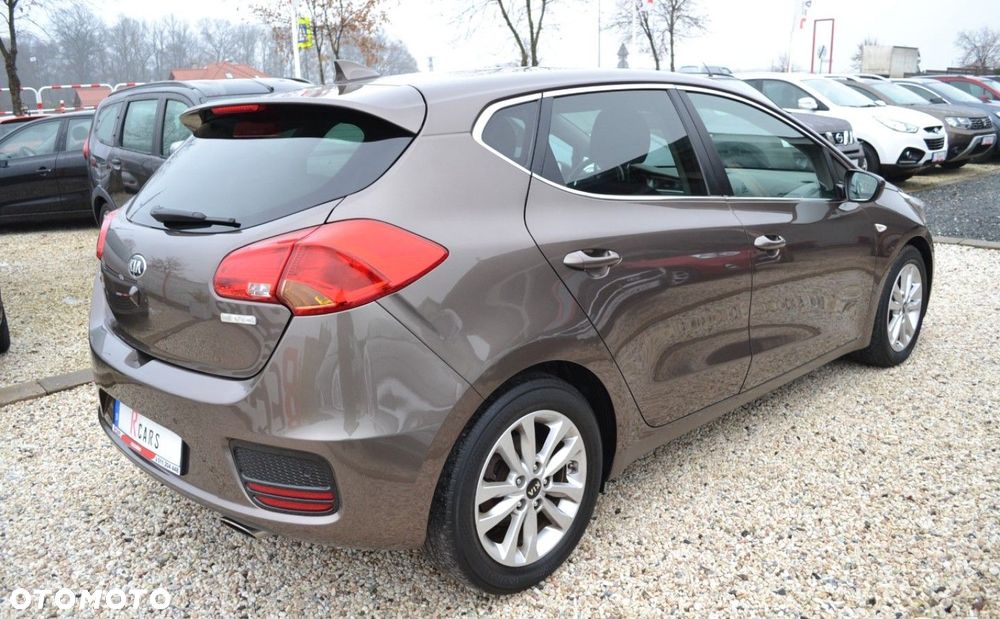Kia Ceed 1.6 GDI ISG Dream-Team Edition - 13