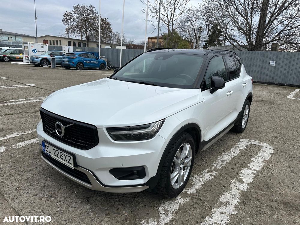 Volvo XC 40 B4 AT8 AWD Mild Hybrid Momentum Pro - 8