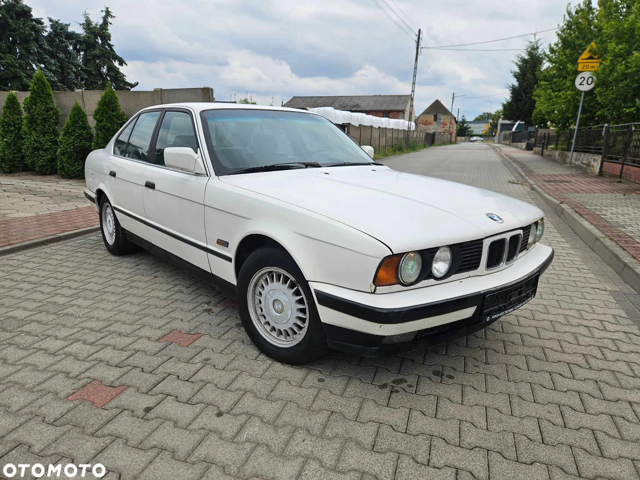 BMW Seria 5 520i - 4