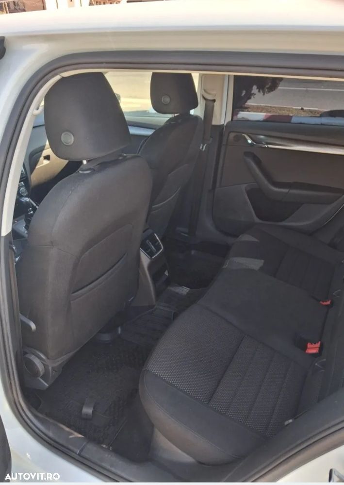 Skoda Octavia 2.0 TDI 4X4 DSG Scout - 6