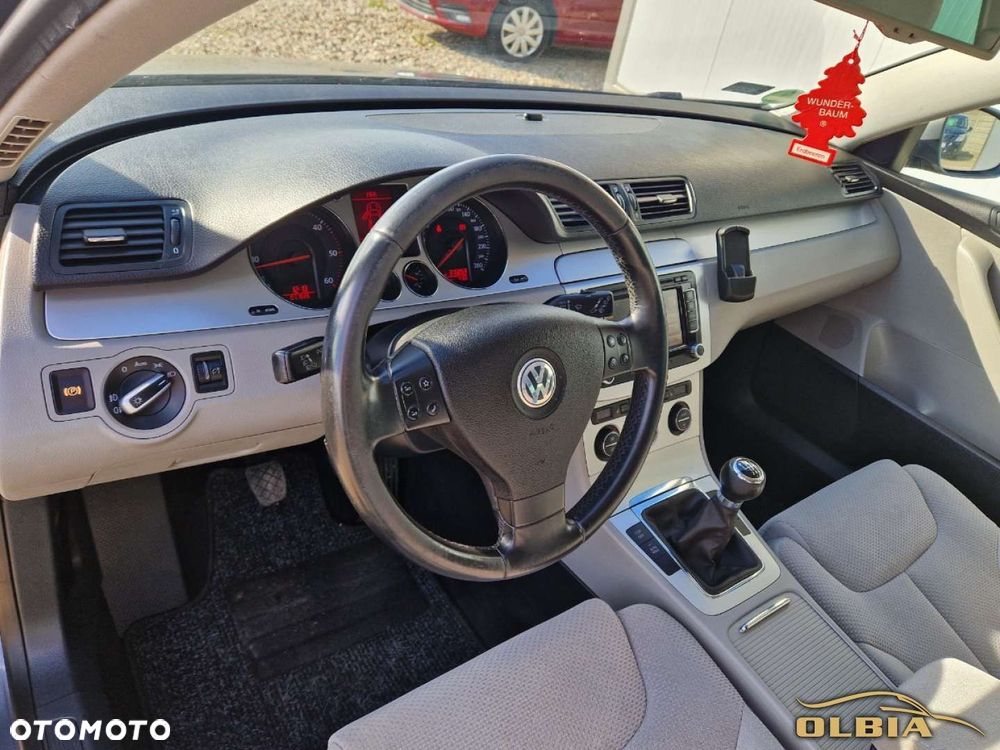 Volkswagen Passat - 18