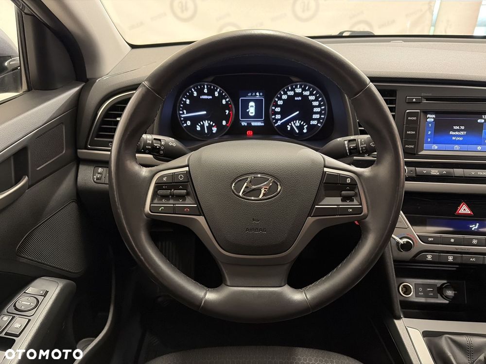 Hyundai Elantra 1.6 Comfort - 12