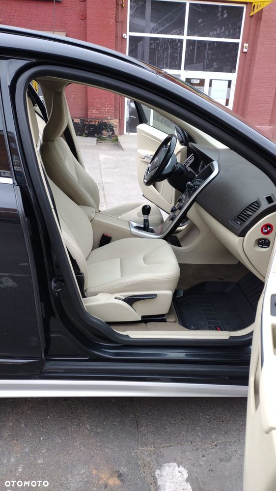 Volvo XC 60 D3 AWD R-Design - 8