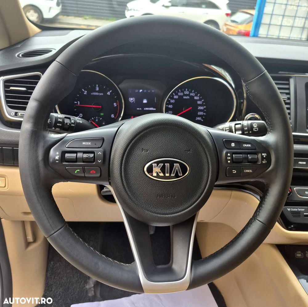 Kia Carnival - 25