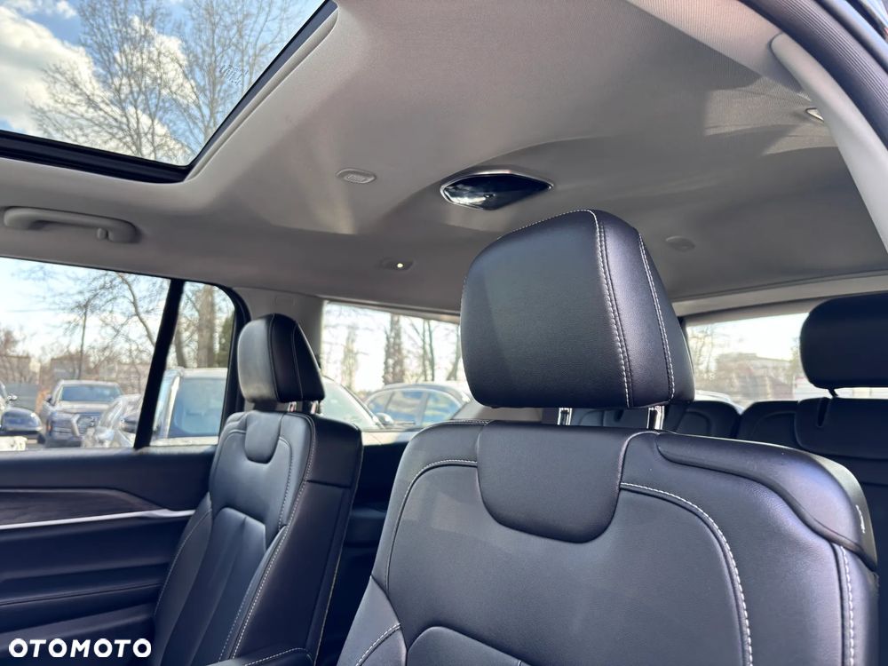 Jeep Grand Cherokee - 19