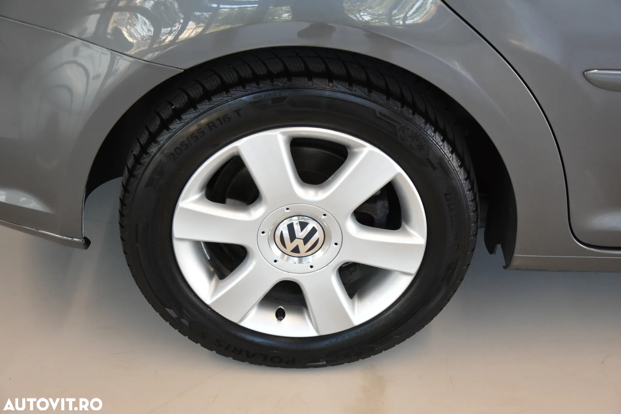 Volkswagen Touran 1.6 TDI DPF BlueMotion Technology DSG Comfortline - 19