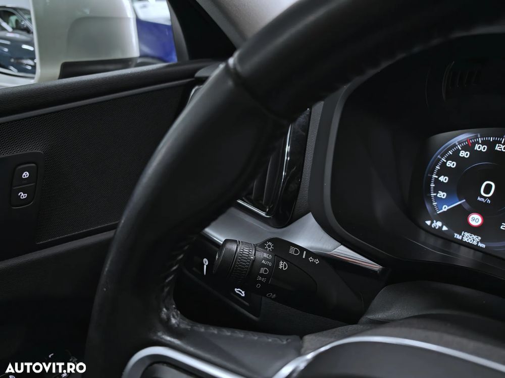 Volvo XC 60 D4 AWD Momentum - 21