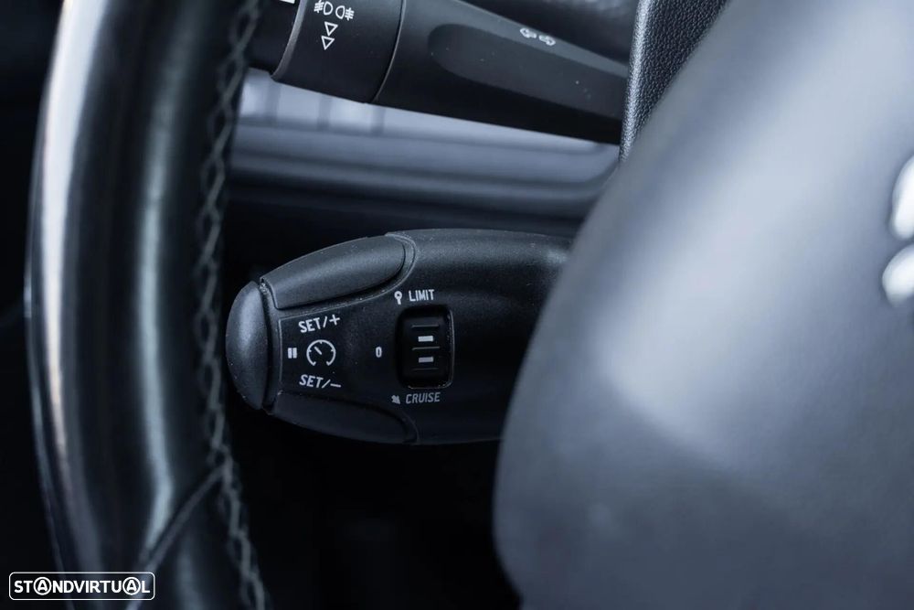 Peugeot 2008 1.2 PureTech Signature - 44