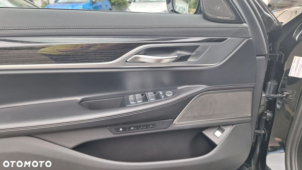 BMW Seria 7 750i xDrive - 9