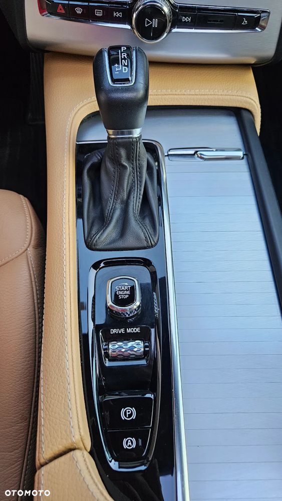 Volvo XC 90 T5 AWD Momentum 7os - 24