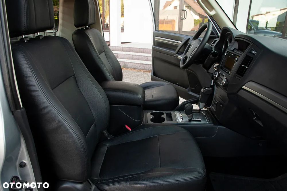 Mitsubishi Pajero 3.2 DI-D Automatik Limited Edition - 10