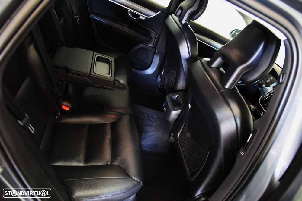 Volvo V90 2.0 D4 Momentum Geartronic - 21