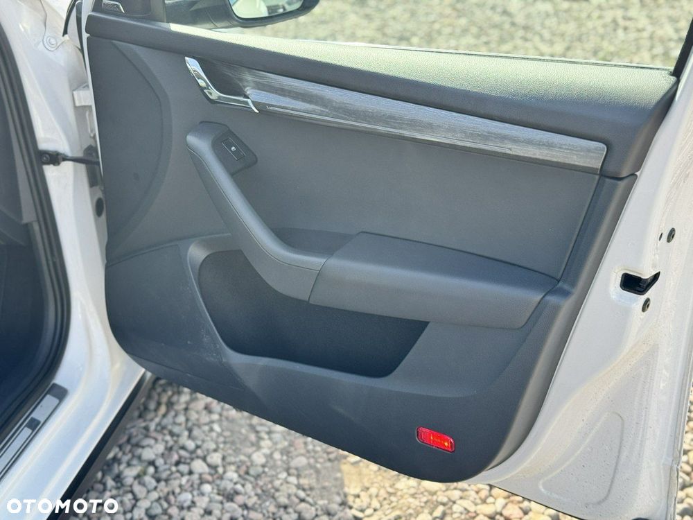 Skoda Octavia Combi 2.0 TDI 4x4 DSG Scout - 37