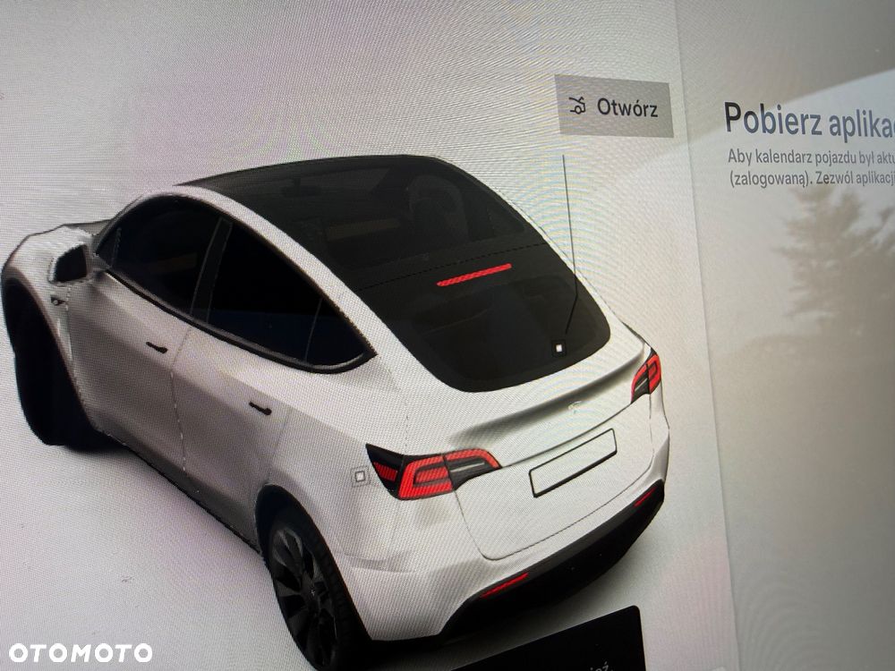 Tesla Model Y Long Range AWD - 26