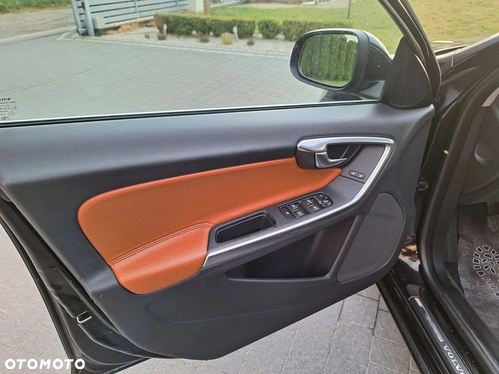 Volvo V60 T3 Momentum - 16