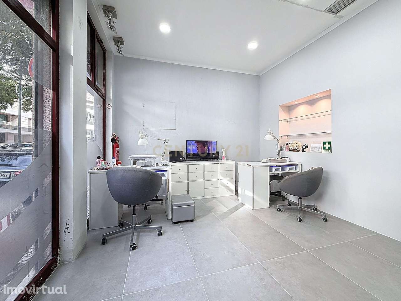 Fantástica loja no coração do Saldanha, Lisboa para trespasse - Grande imagem: 2/14