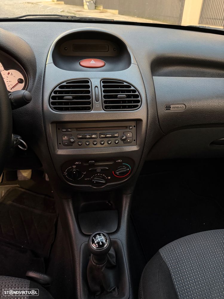 Peugeot 206 1.1 Color Line - 11