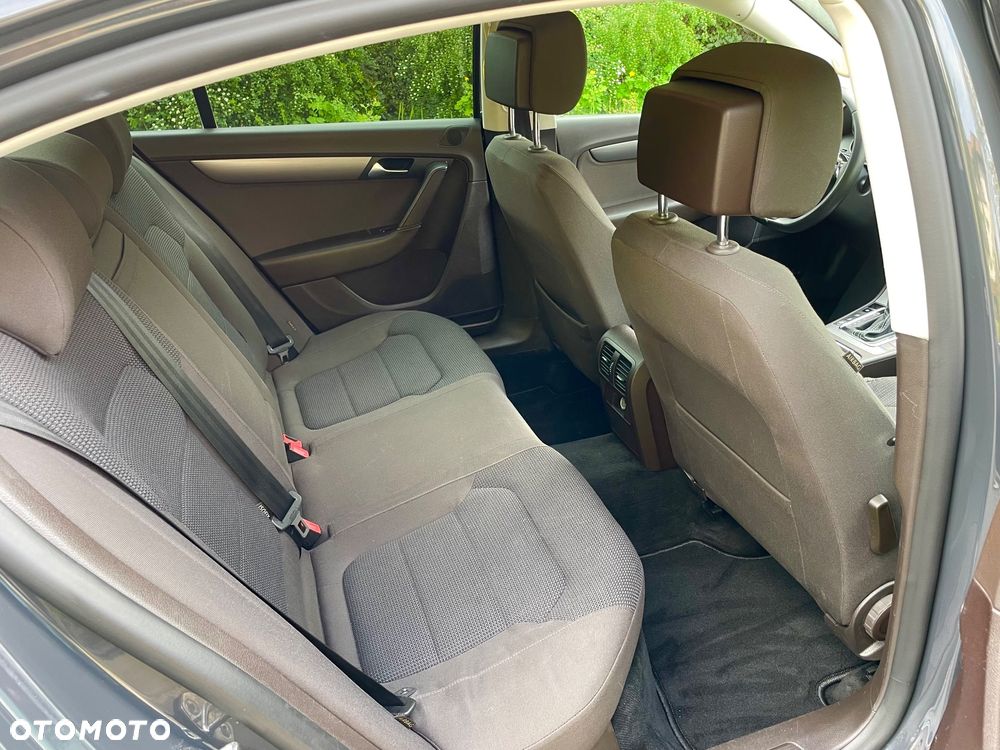 Volkswagen Passat - 9