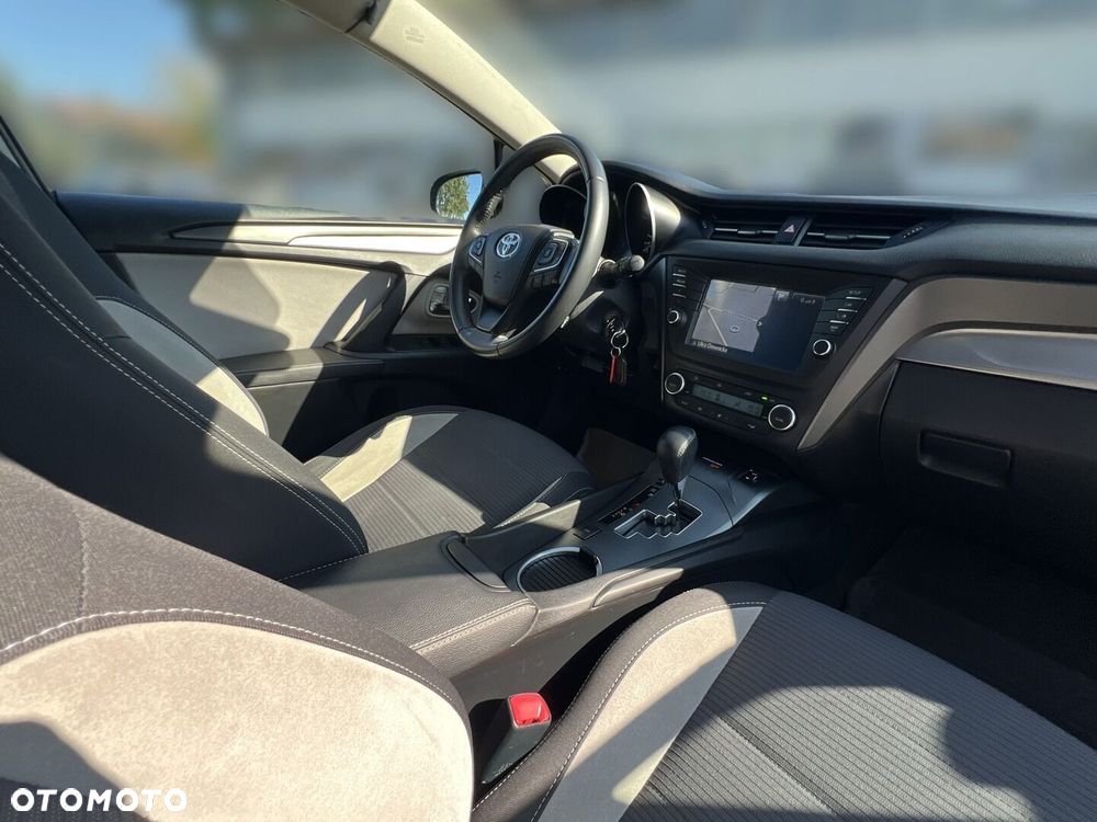 Toyota Avensis 1.8 Premium EU5 MS - 17