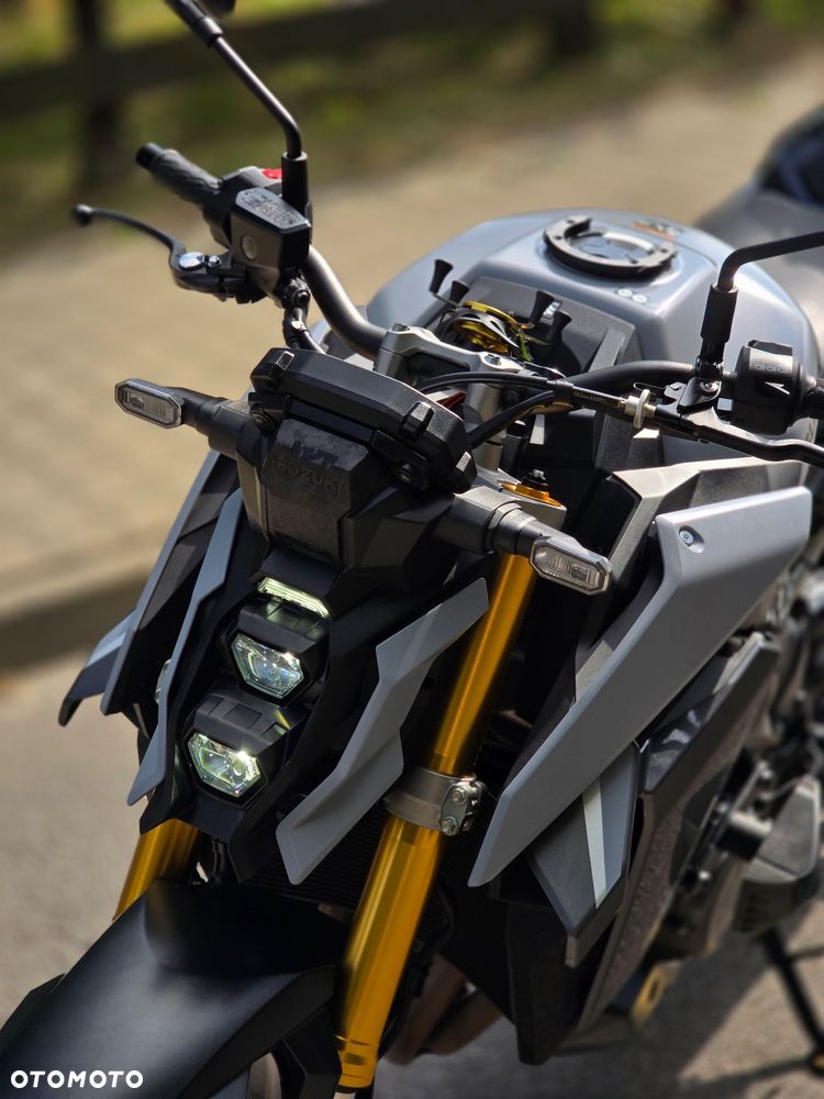 Suzuki GSX 1000 - 8