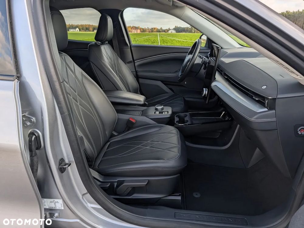 Ford Mustang Mach-E AWD PREMIUM - 25
