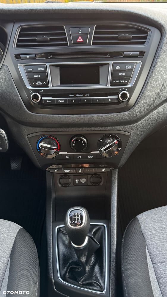 Hyundai i20 blue 1.2 Trend - 27