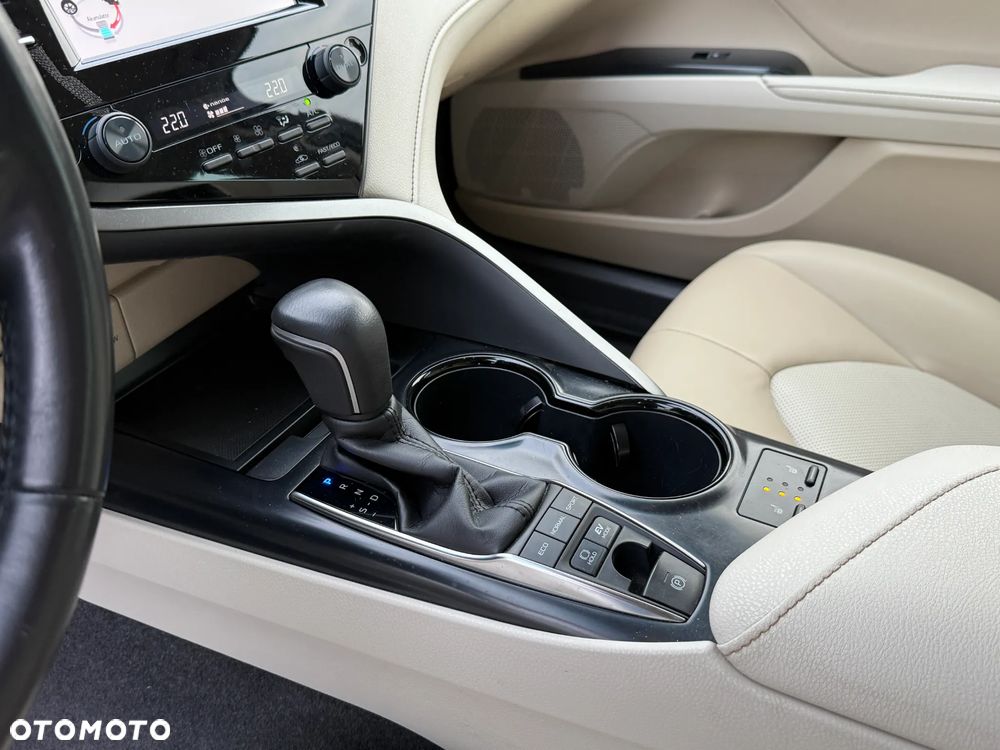 Toyota Camry 2.5 Hybrid Prestige CVT - 22