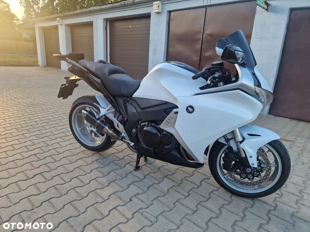 Honda VFR - 13