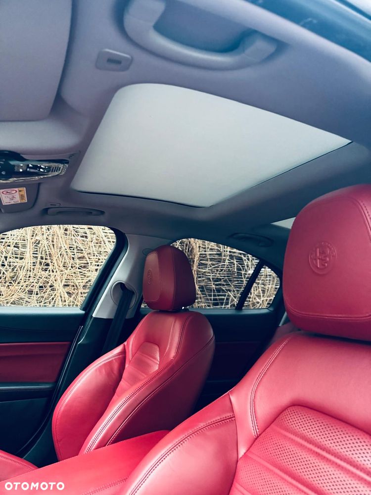 Alfa Romeo Giulia 2.2 AT8-Q4 Veloce - 13