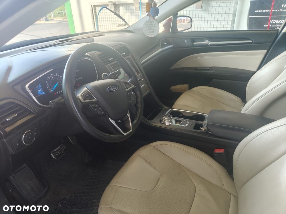 Ford Fusion 2.0 EcoBoost Titanium - 9
