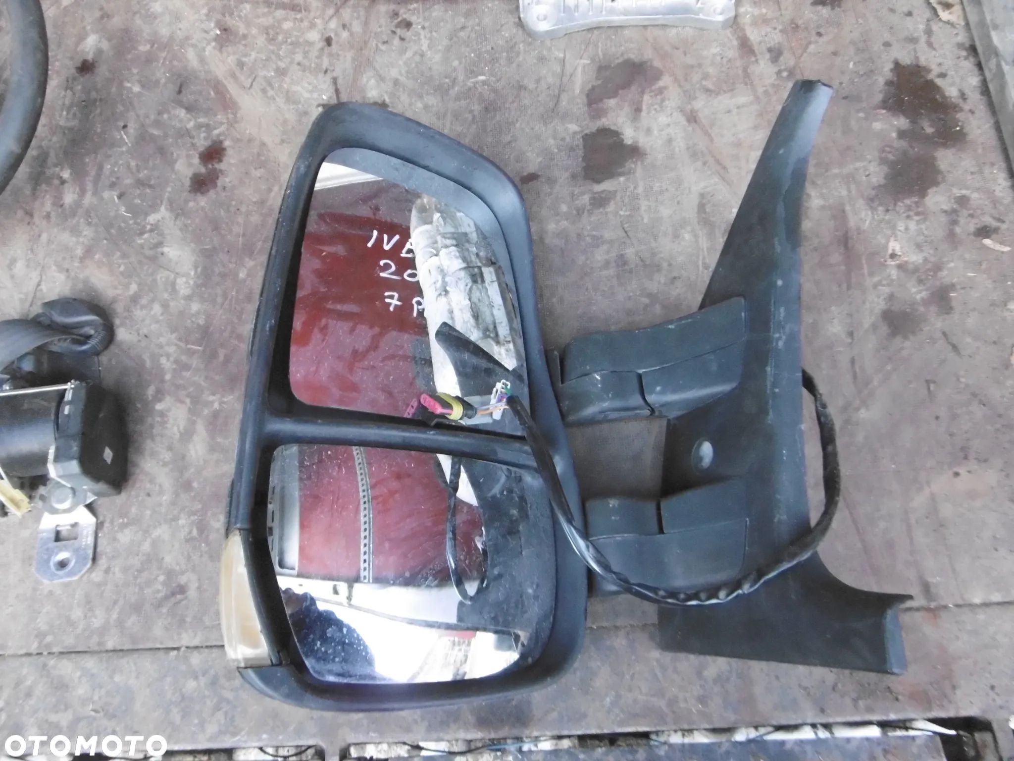 LUSTERKO LEWE IVECO DAILY 2012 ROK 7+4 - 1