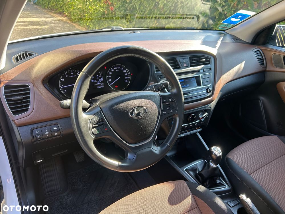 Hyundai i20 blue 1.2 Trend - 35