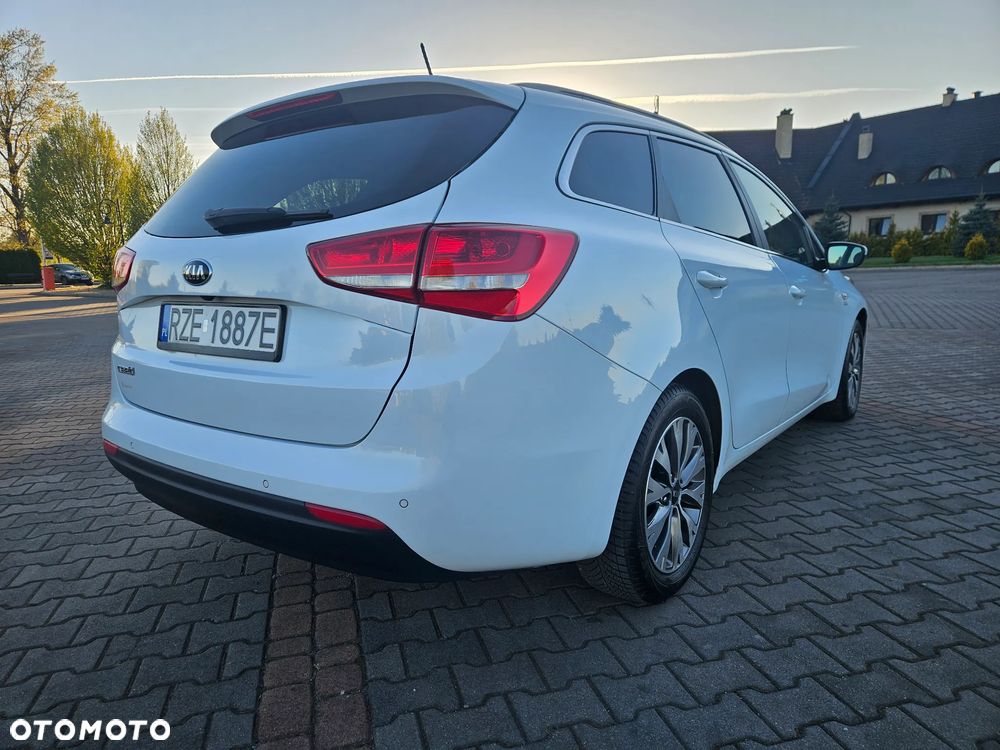 Kia Ceed 1.6 CRDi 136 ISG Dream-Team Edition - 11