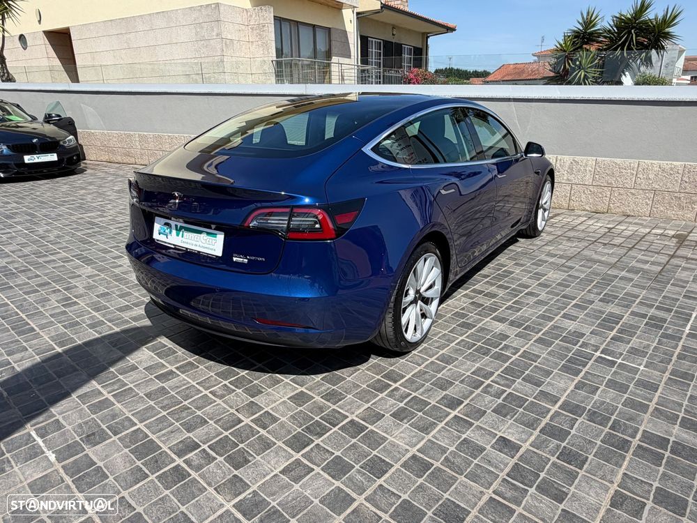 Tesla Model 3 - 8