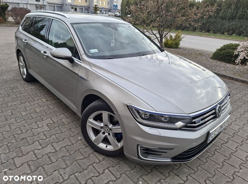 Volkswagen Passat - 2