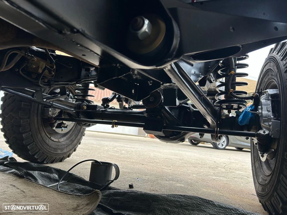 Land Rover Defender 90 2.4 CRD S - 54