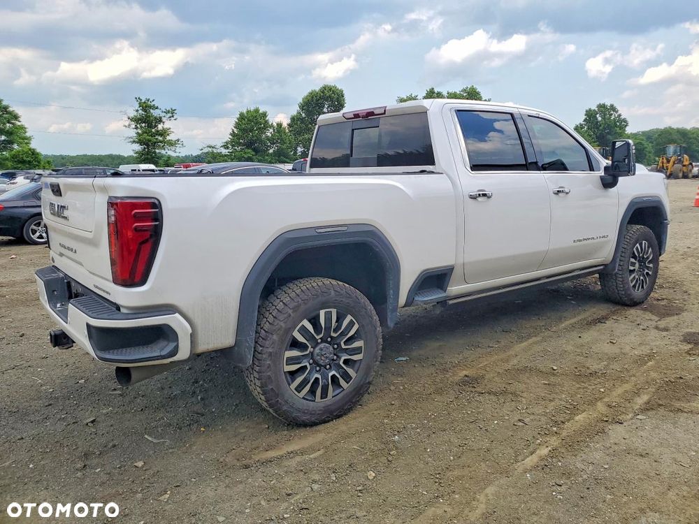 GMC Sierra - 4