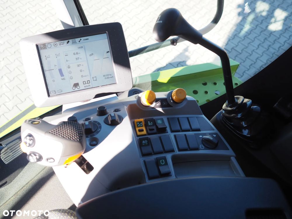 Claas Tucano 570 + V680 - 7