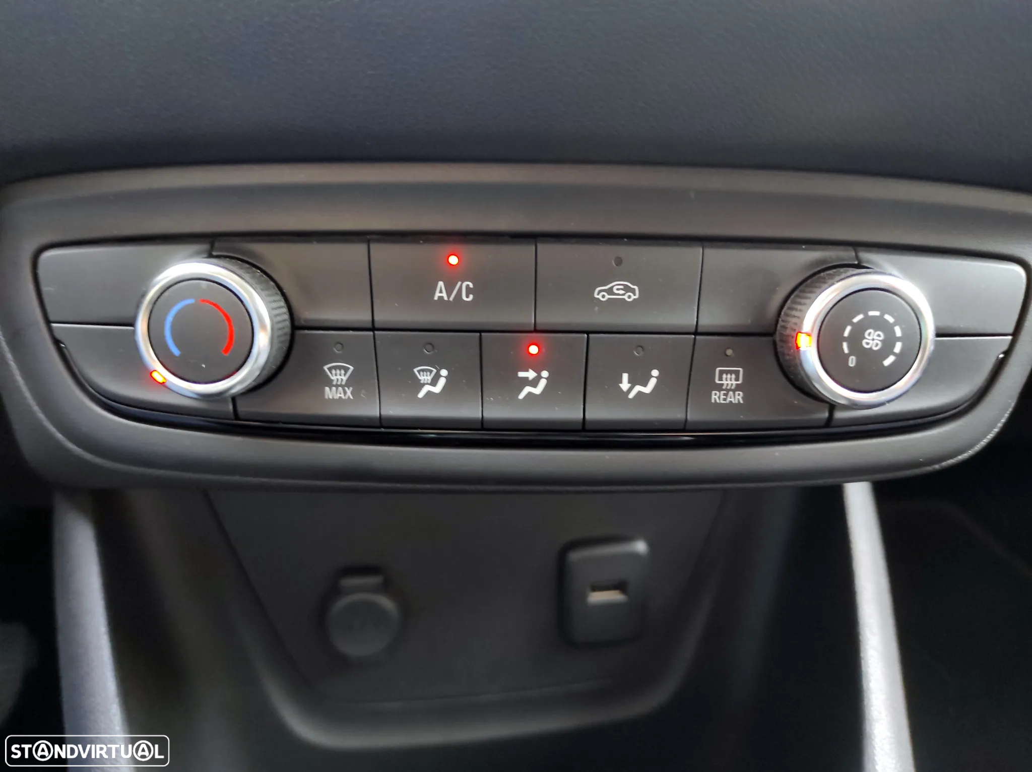 Opel Crossland X 1.2 120 Anos - 23