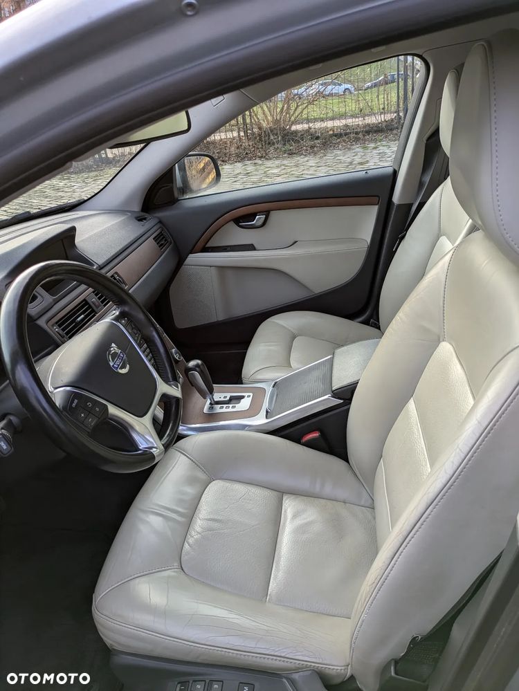 Volvo V70 D5 Summum - 8