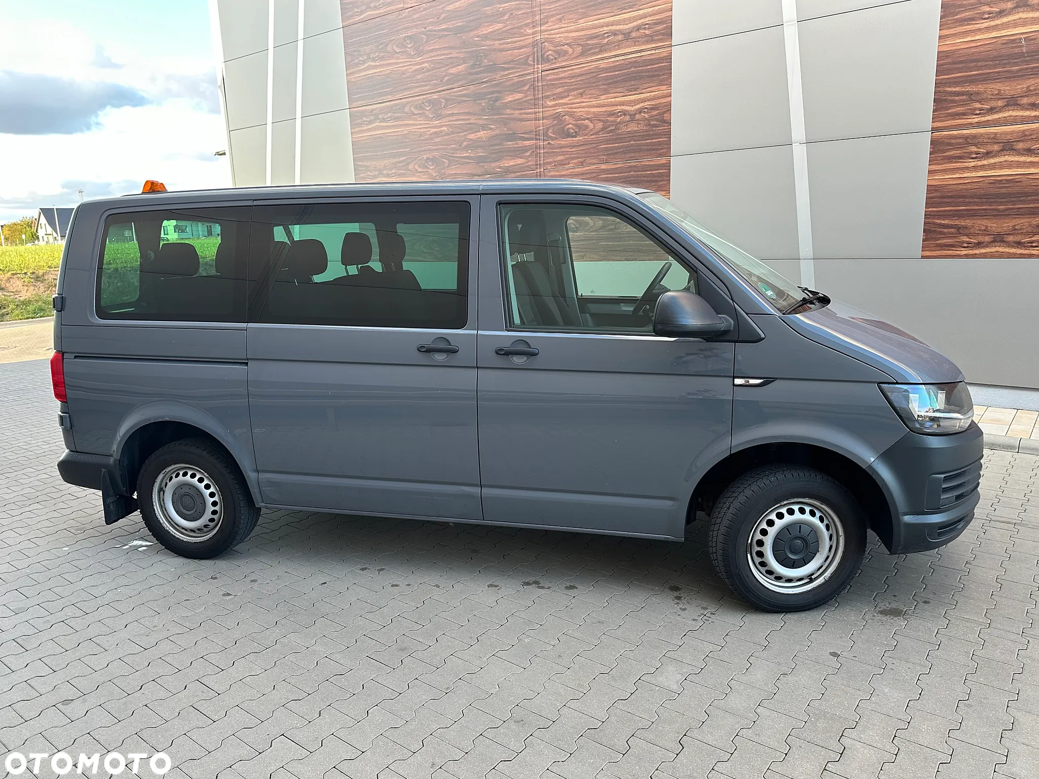Volkswagen Transporter T6 TDI L1H1 - 2