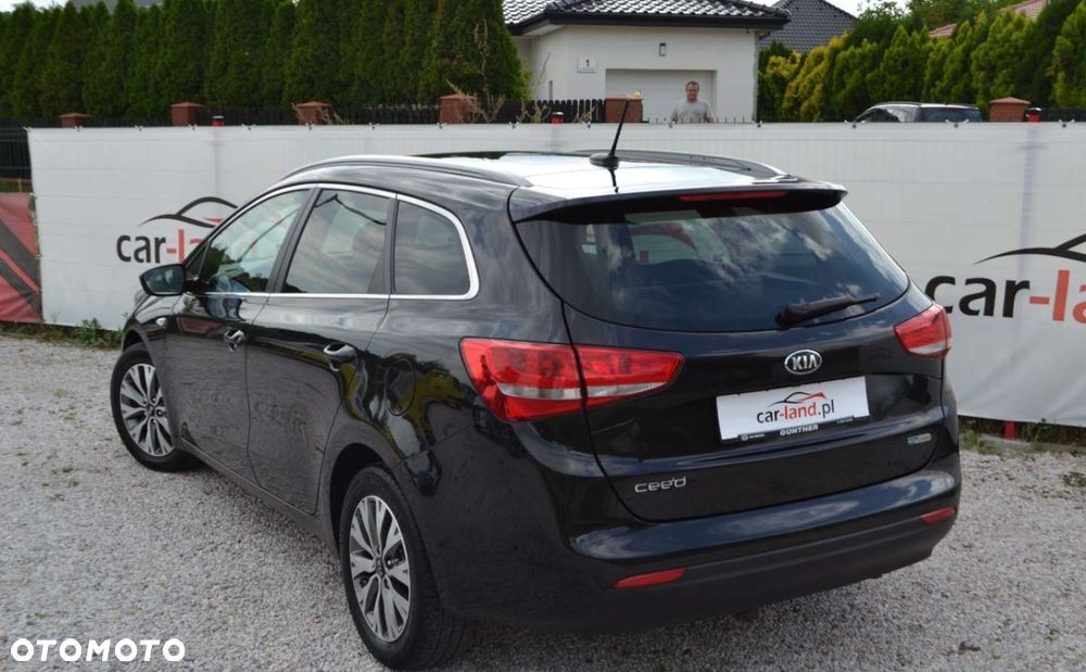 Kia Ceed 1.6 CRDi 136 ISG UEFA EURO 2016 - 12