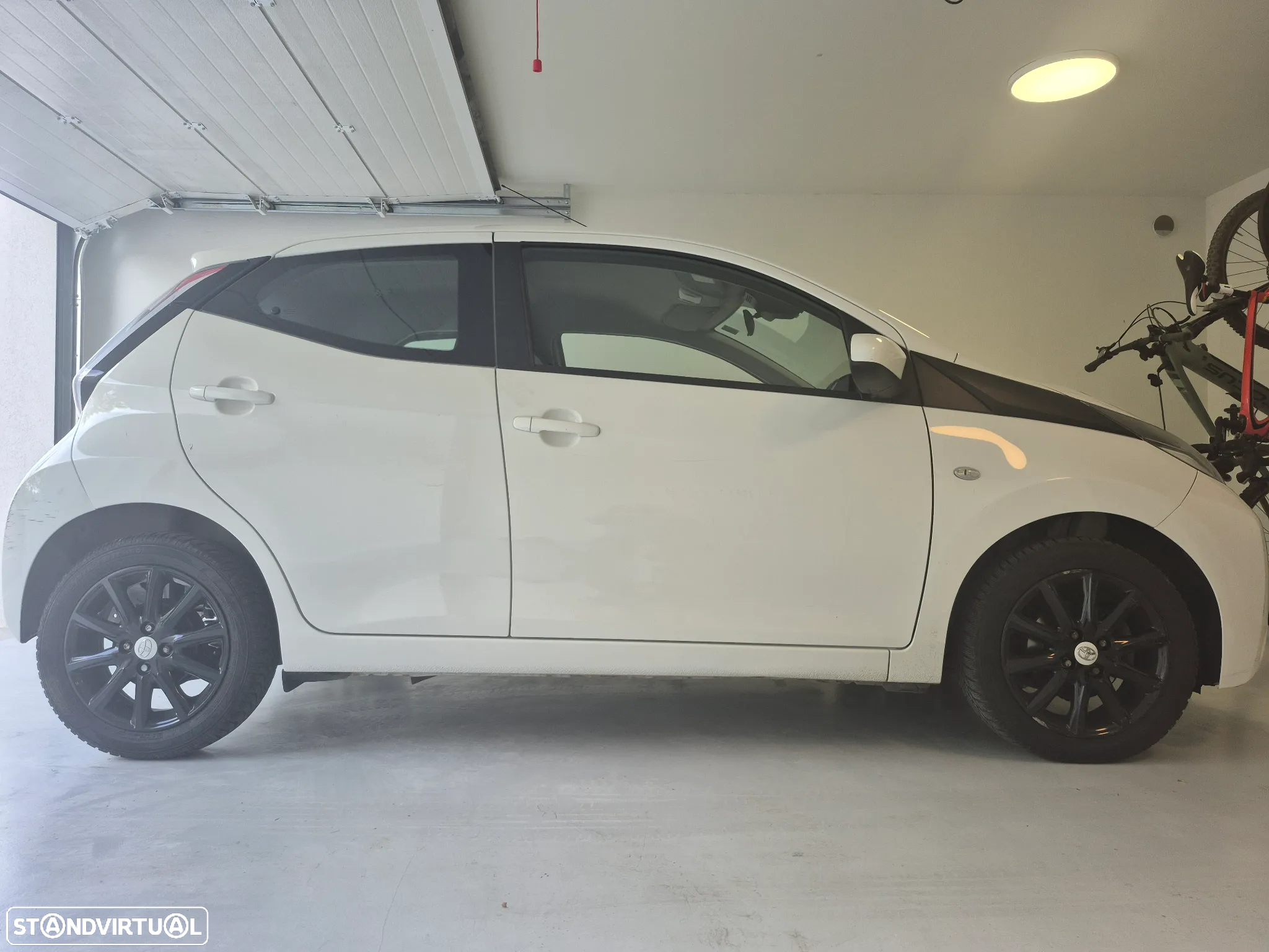 Toyota Aygo 1.0 X-Play Plus MM - 2