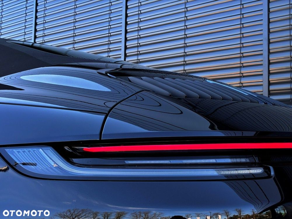 Porsche 911 Carrera GTS - 13